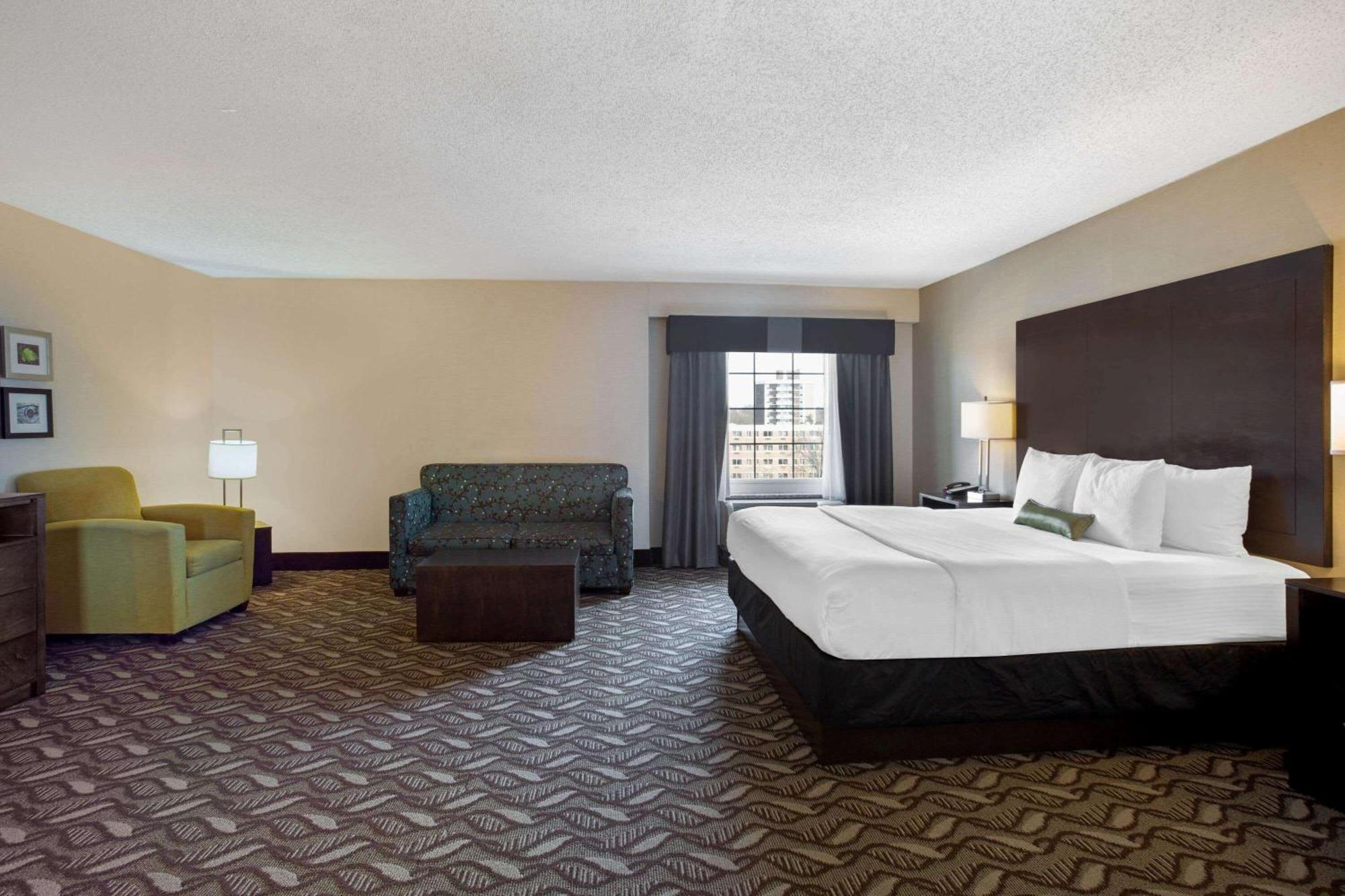 Deluxe Suite Two Queen Beds City View Non-Smoking,1587507208:JPEG