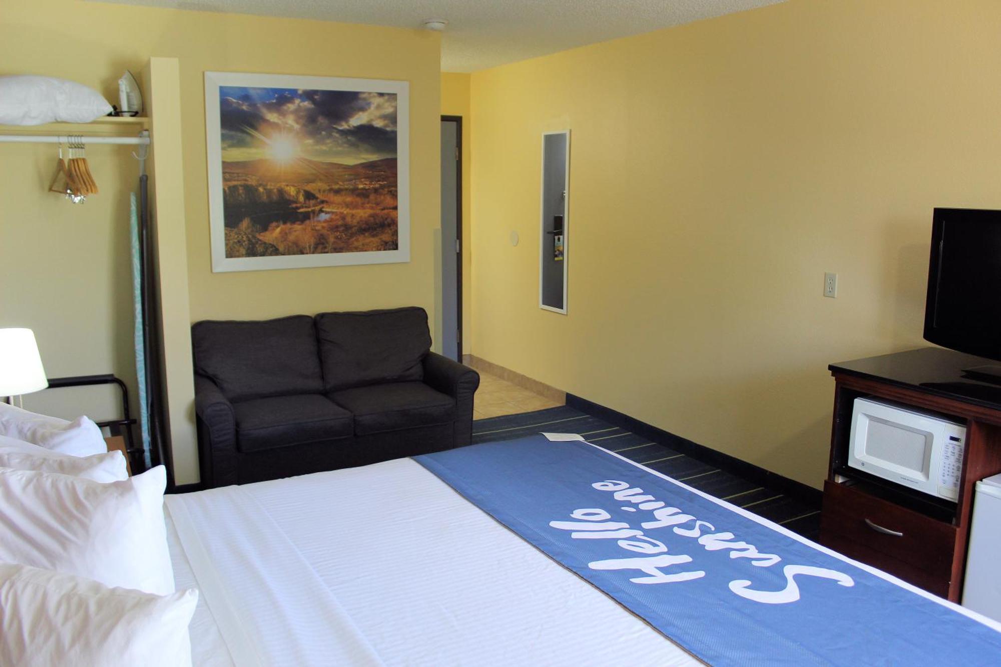 Deluxe King Room Non-Smoking