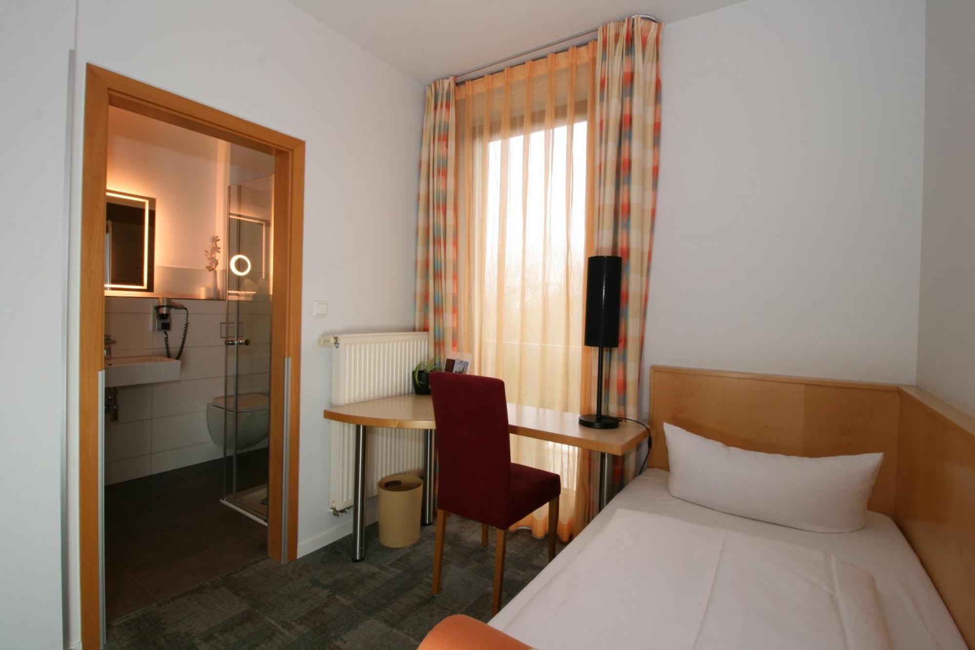 Single Room,1227825407:JPEG