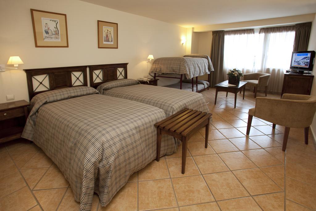 Habitación Familiar (3 adultos + 1 niño)