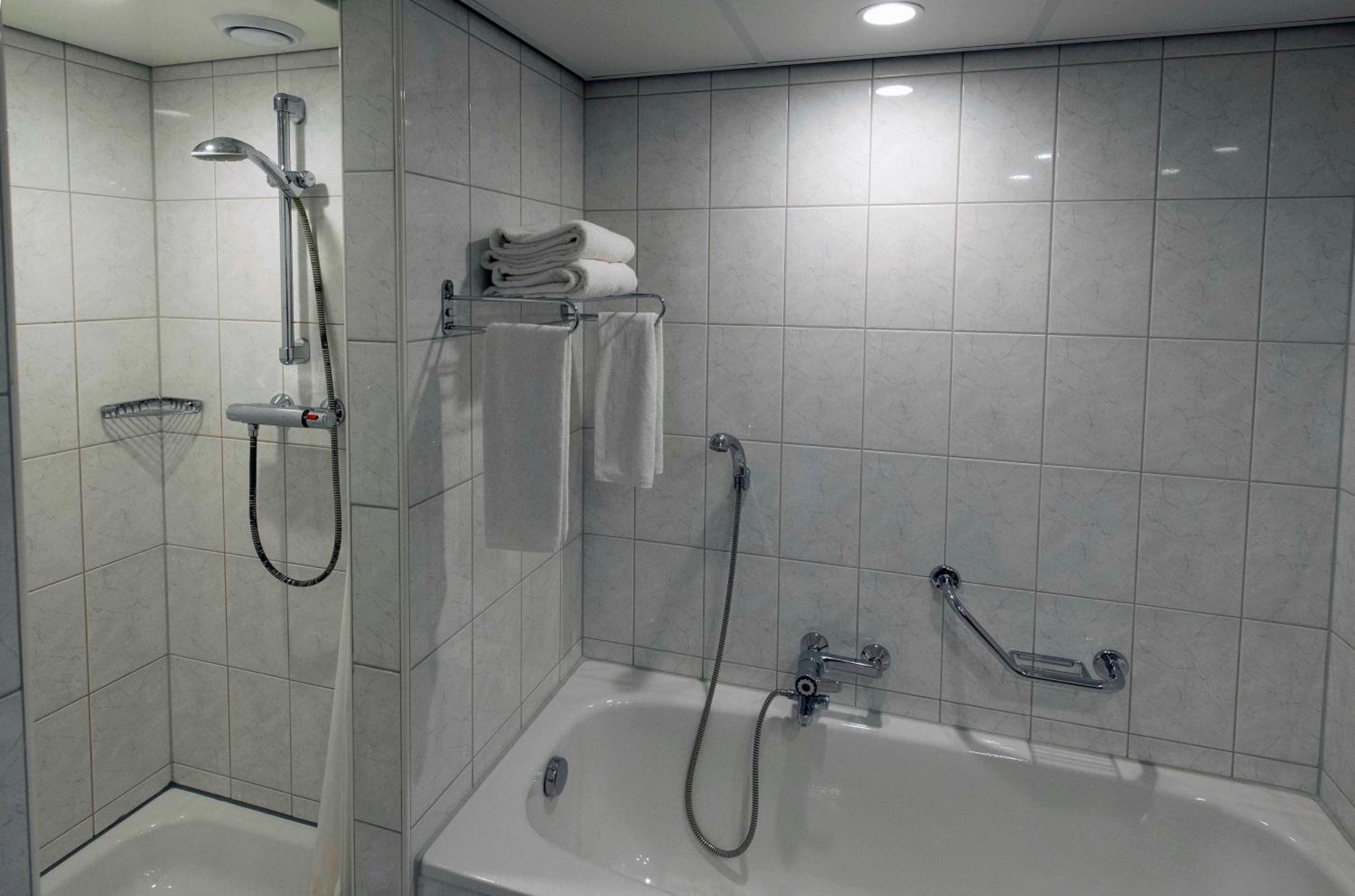Triple Room,688295052:JPEG