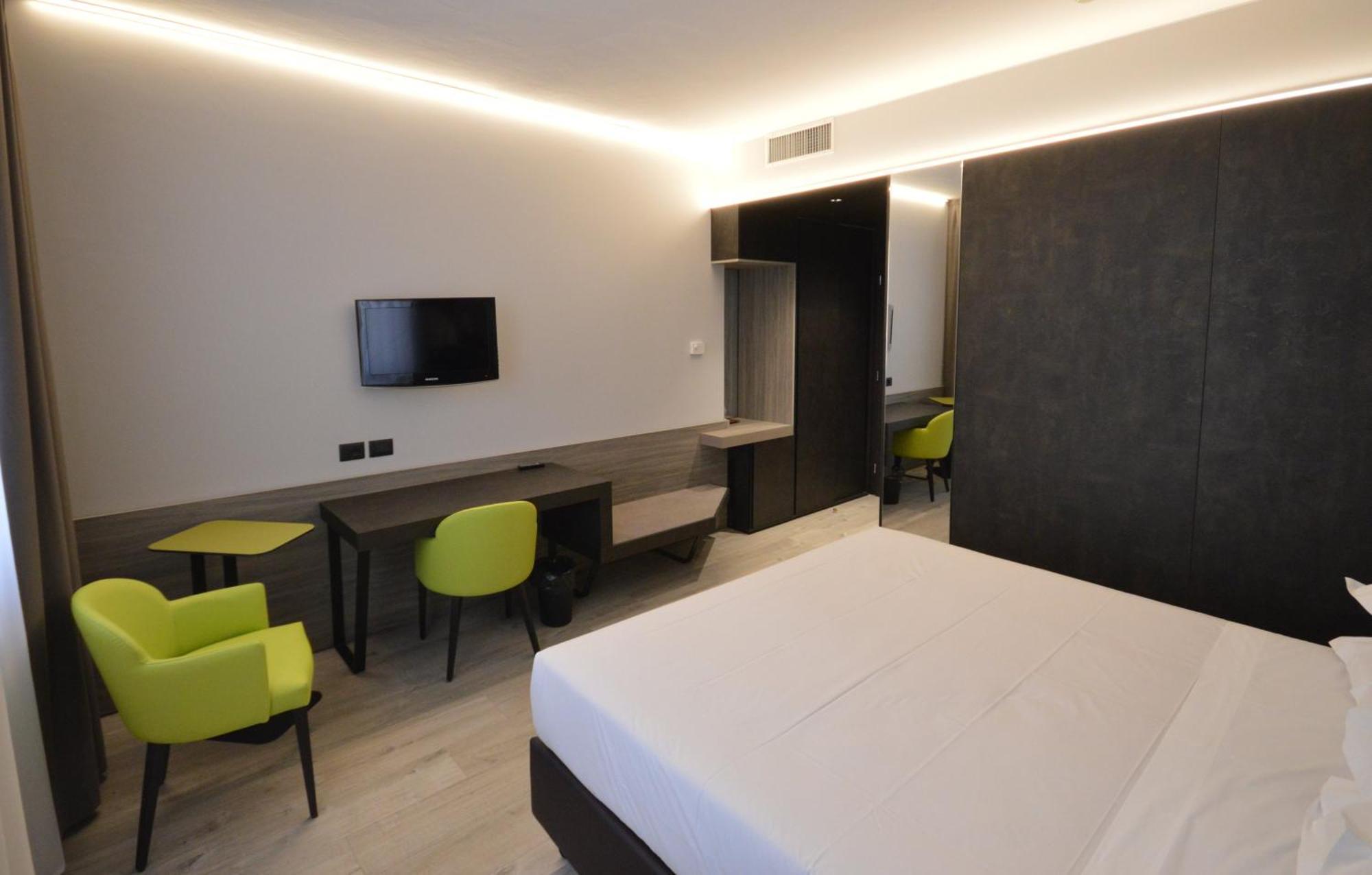 Superior Single Room,1228045319:JPEG