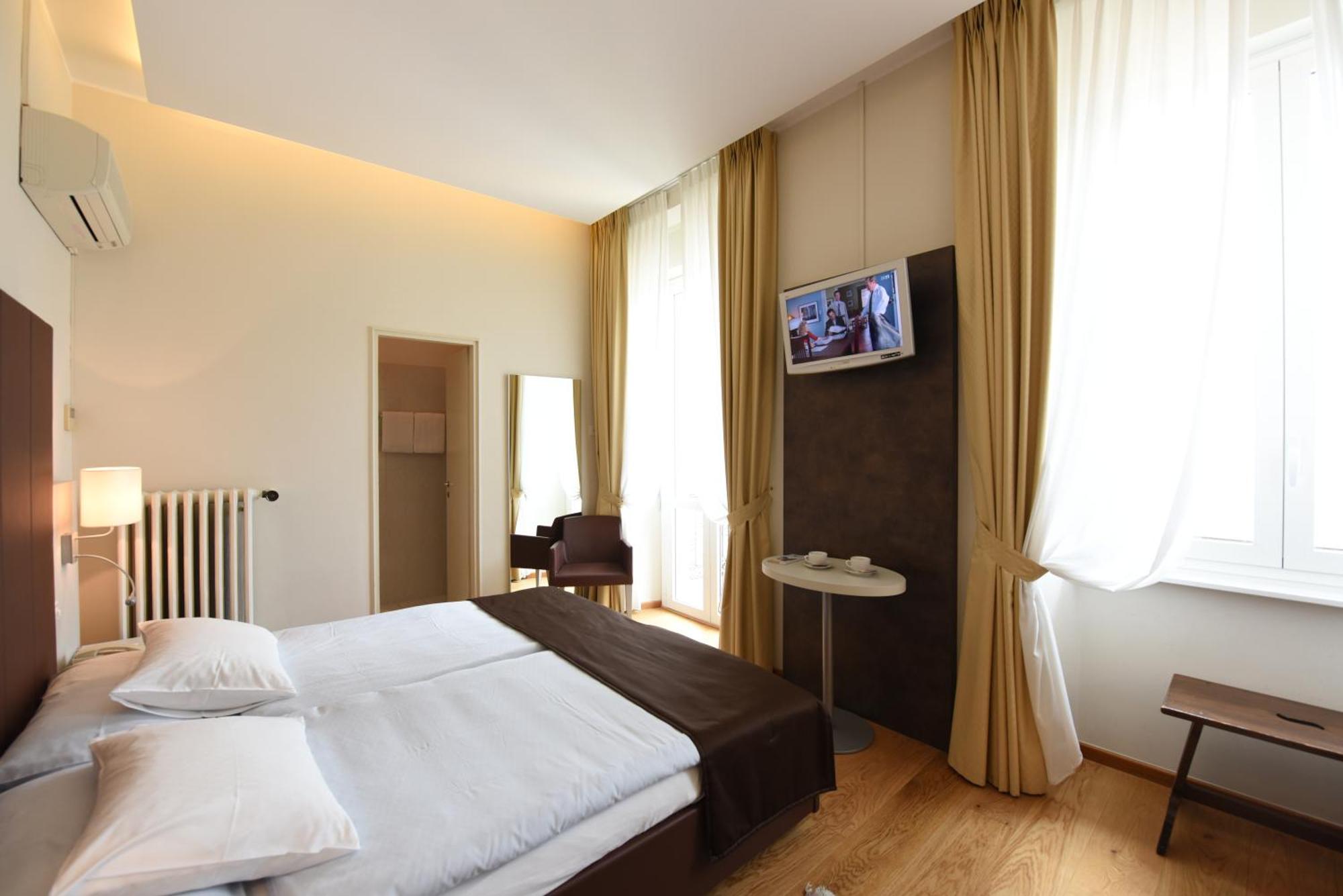 Executive Double Room Lake View Balcony,656114133:JPEG