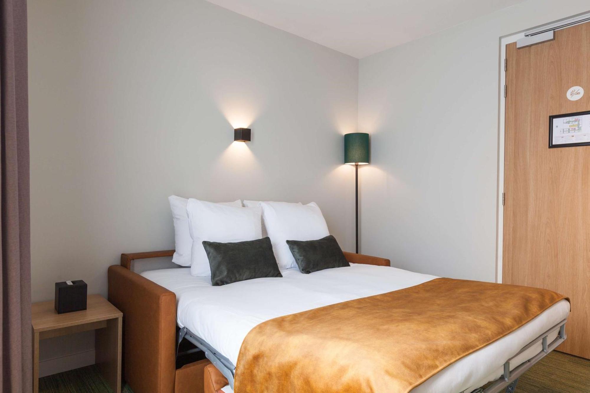 Two-Room Family King Room Twin Beds