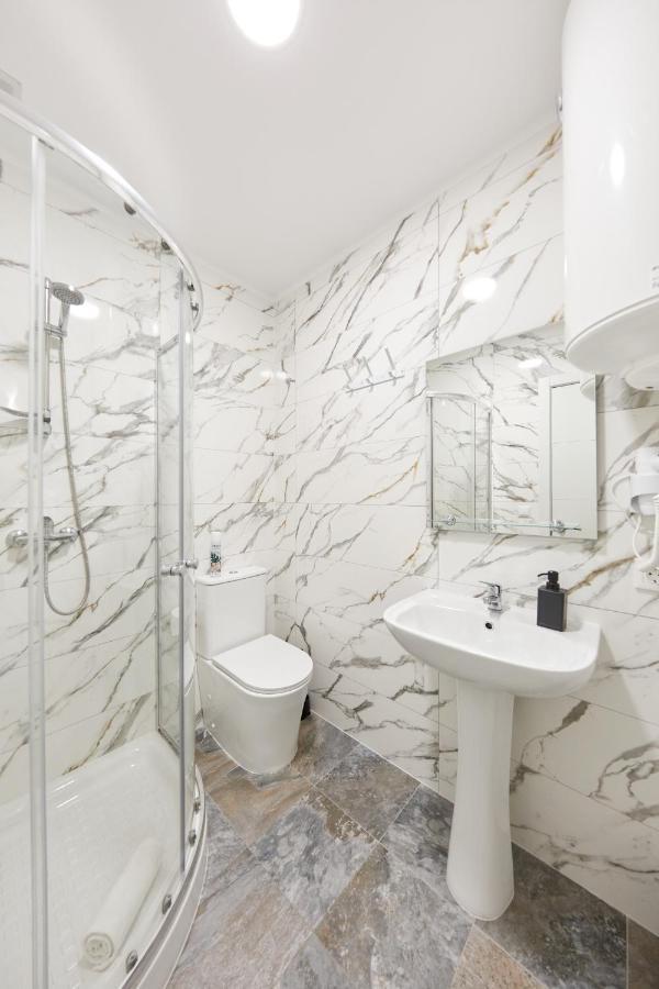 Double or Twin Room Private Bathroom