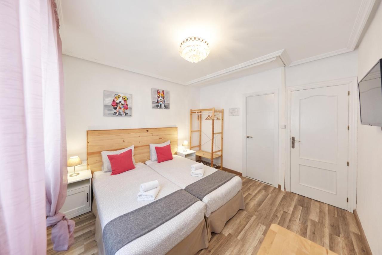 Double or Twin Room Private Bathroom