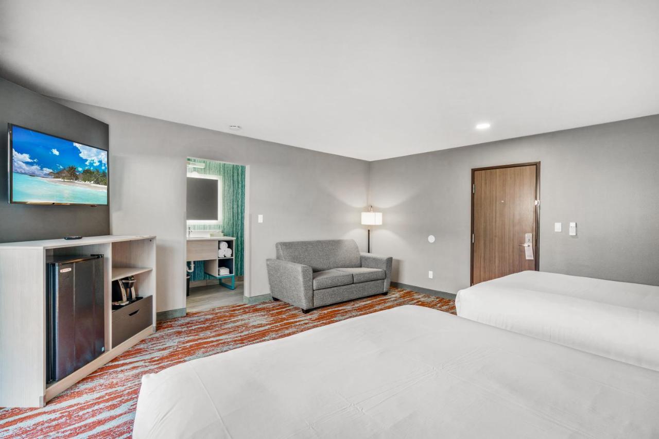 Double Queen Suite