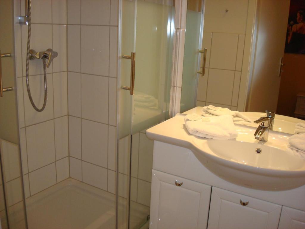 Single Room,44215945:JPEG