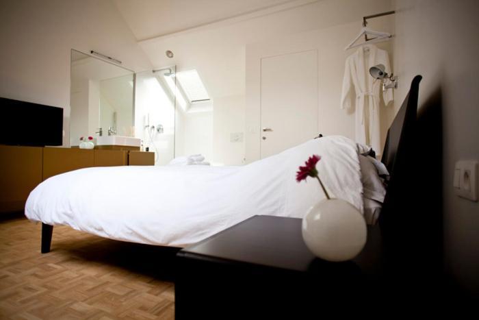 Standard Double Room Shower,12379160:JPEG