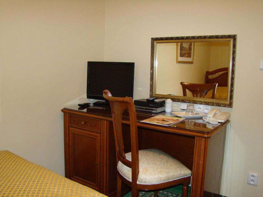 Single Room,215532599:JPEG