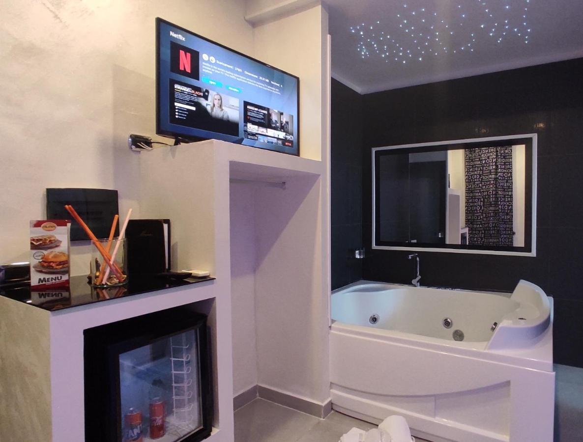 Suite Spa Bath,1652790209:JPEG