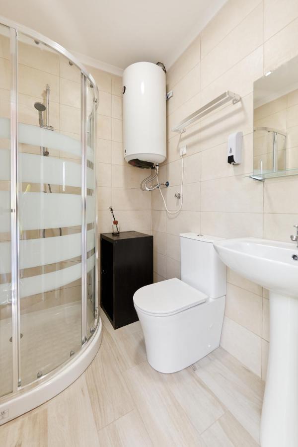 Double Room Private Bathroom