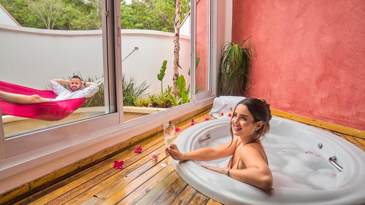 Deluxe Room Spa Bath