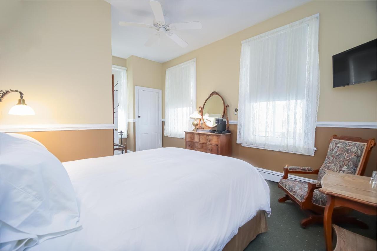 Deluxe Queen Room,1233523013:JPEG