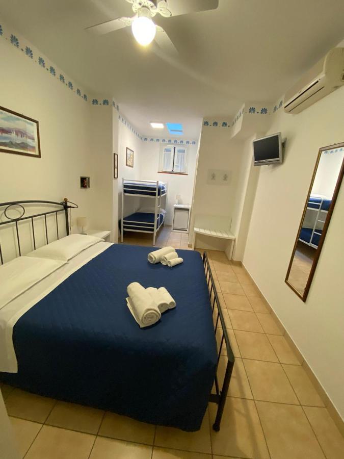 Economy Quadruple Room Small Window