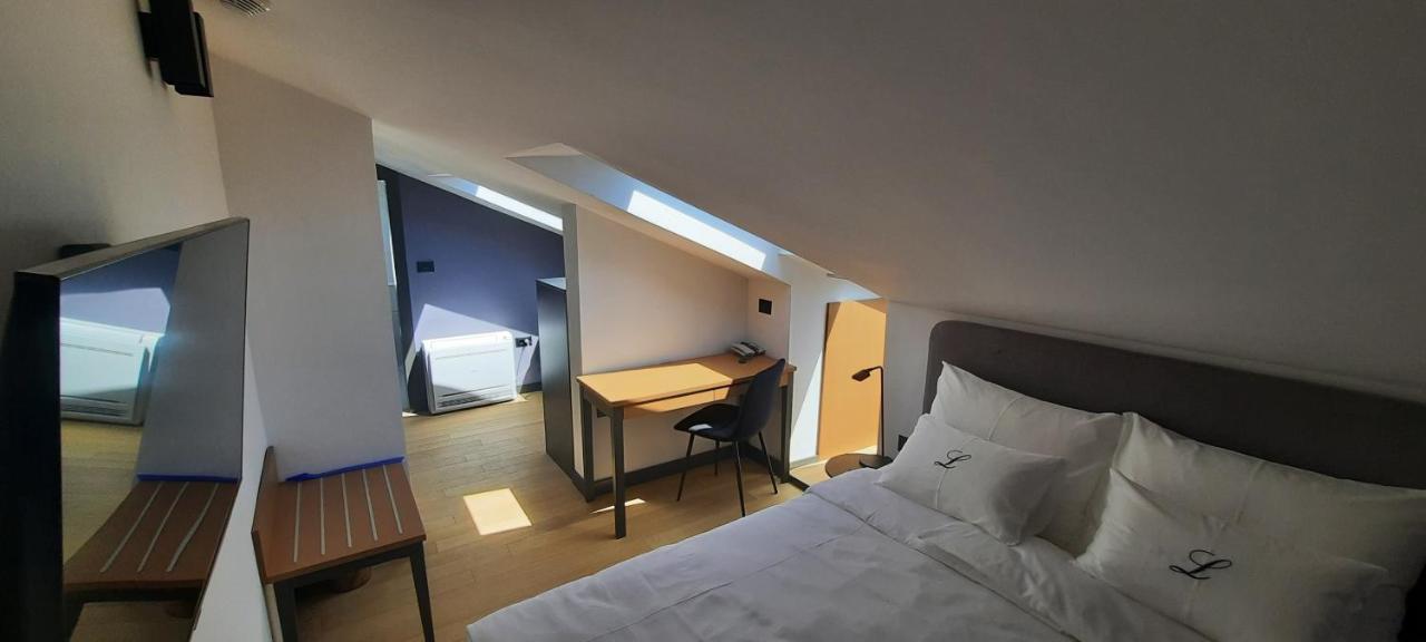 Budget Double Room Attic,1234486025:JPEG