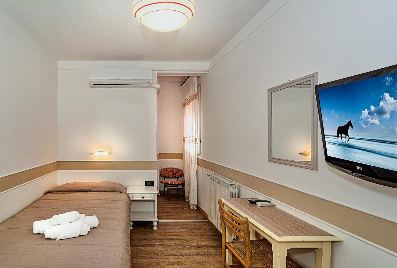 Small Single Room,1234763252:JPEG