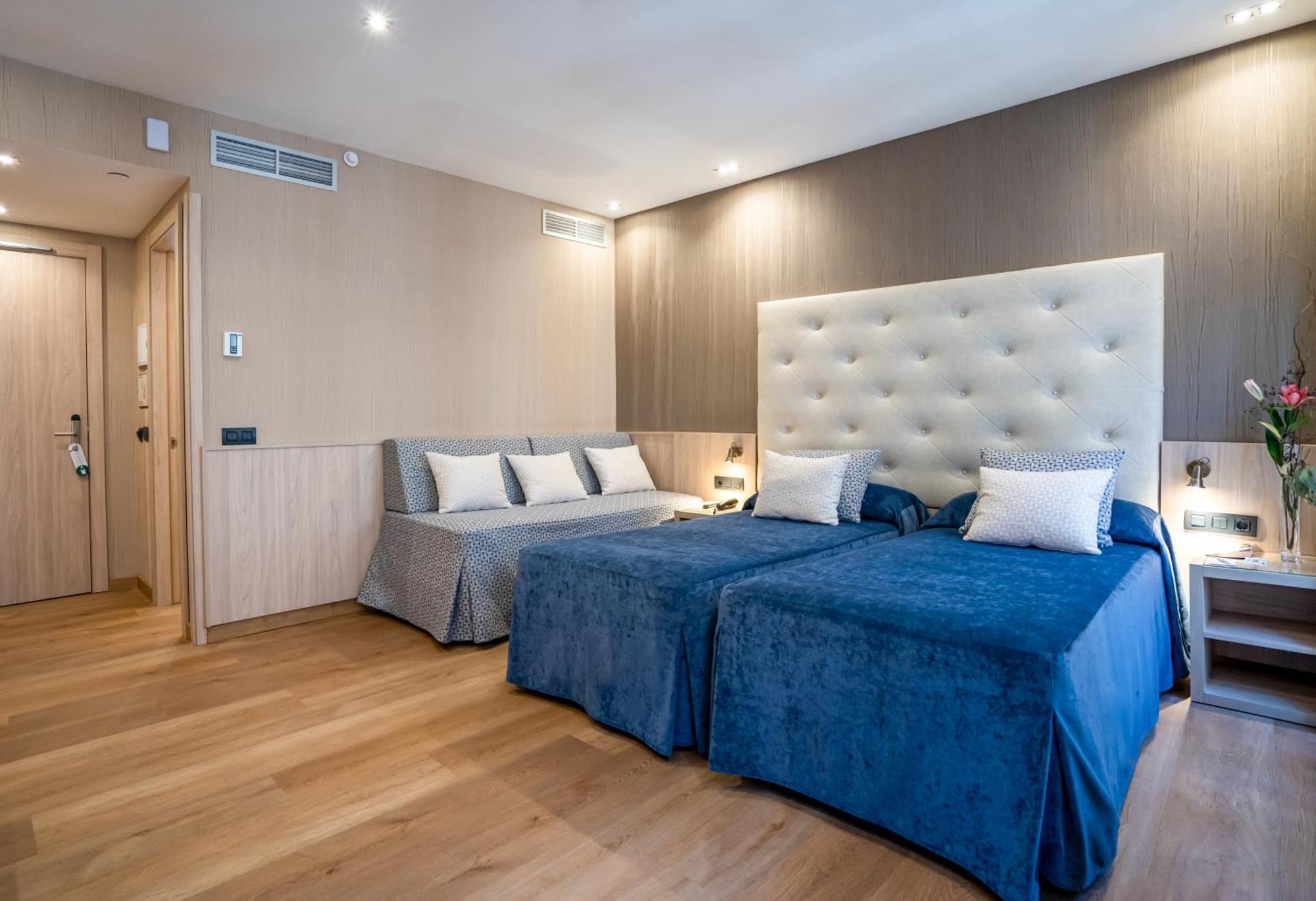 Double or Twin Room with Extra Bed,1225498187:JPEG