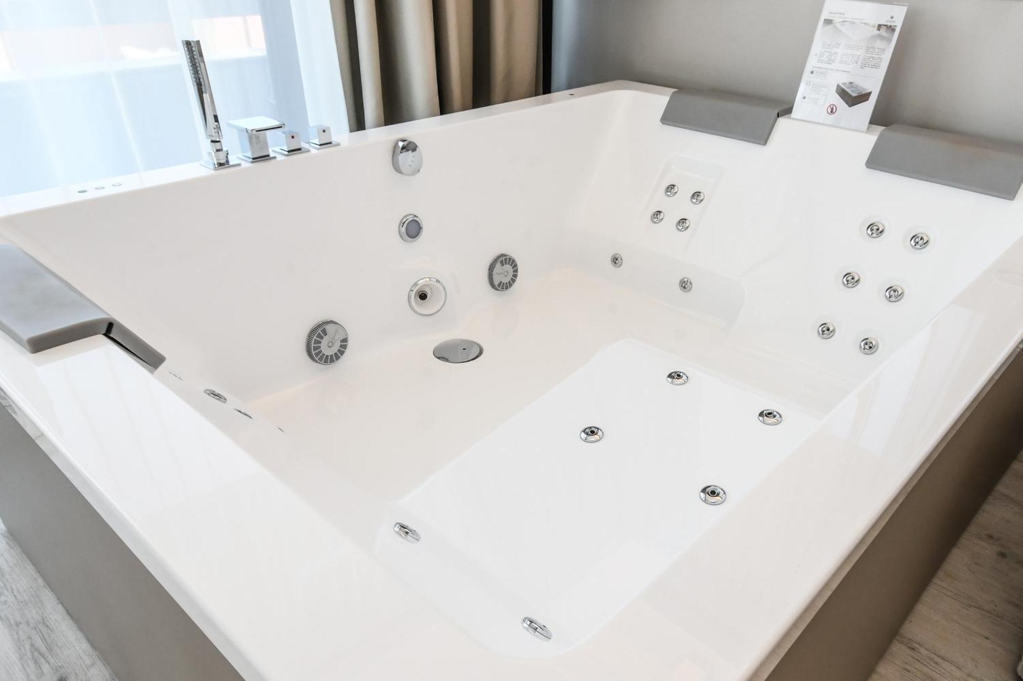 Suite Lake View,1274672947:JPEG