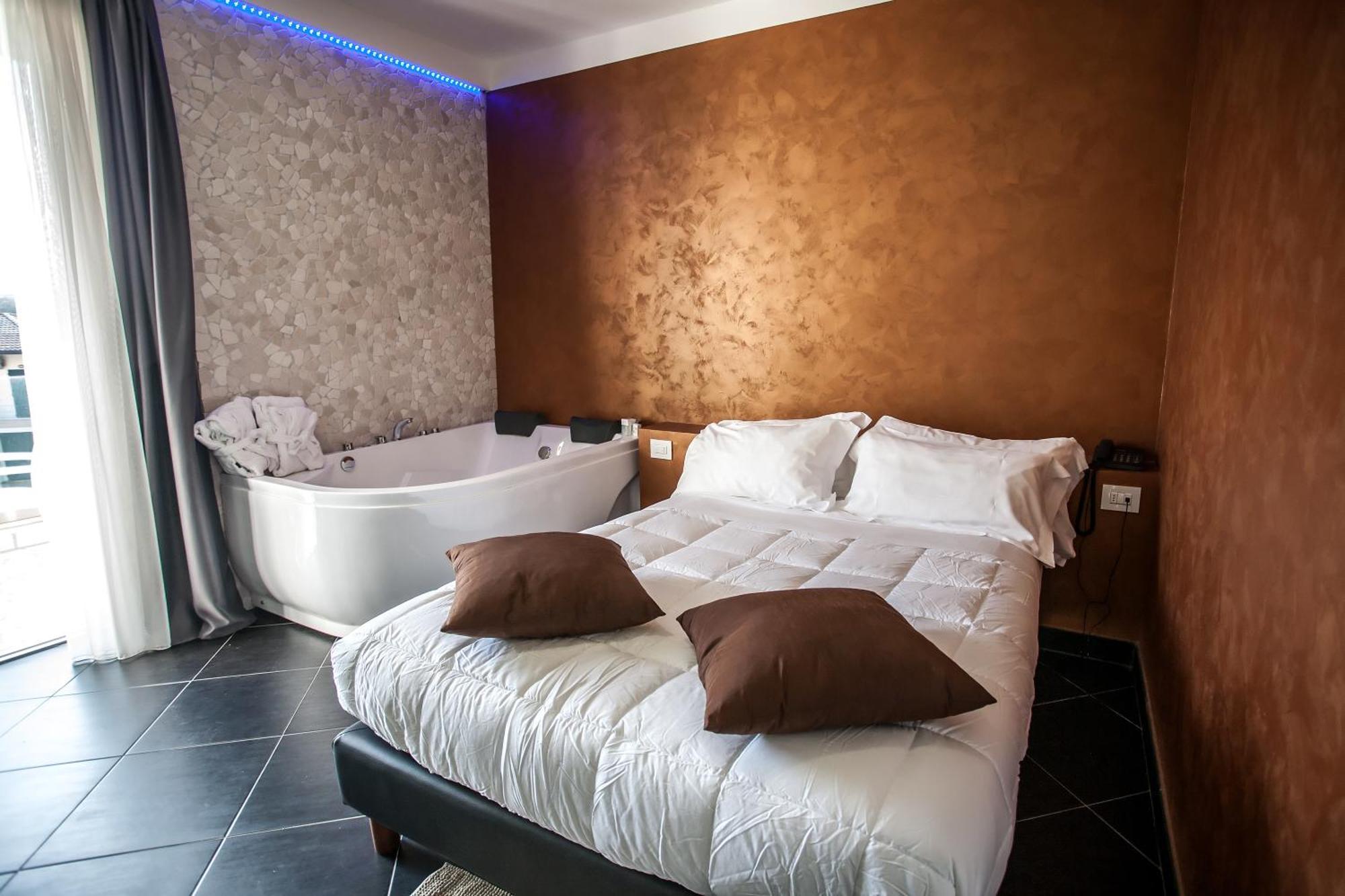 Double Room Hot Tub