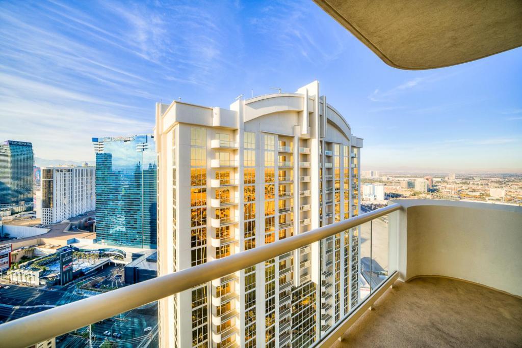 1BR Elite Penthouse Suite Mountain View Balcony,1268210275:JPEG