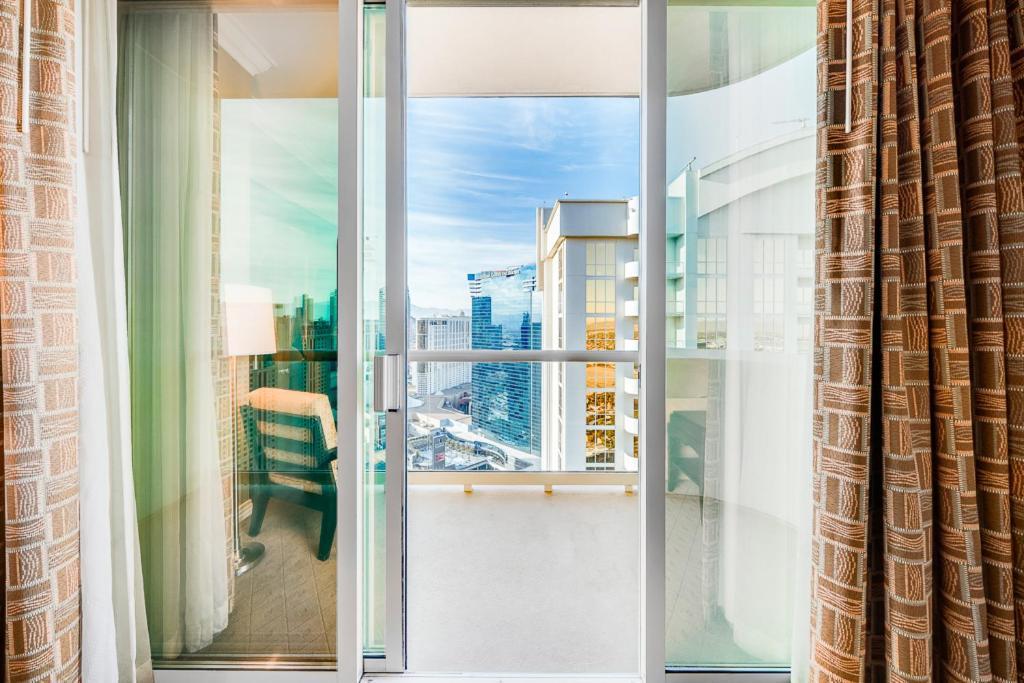 Elite 1BR Suite Strip View Balcony