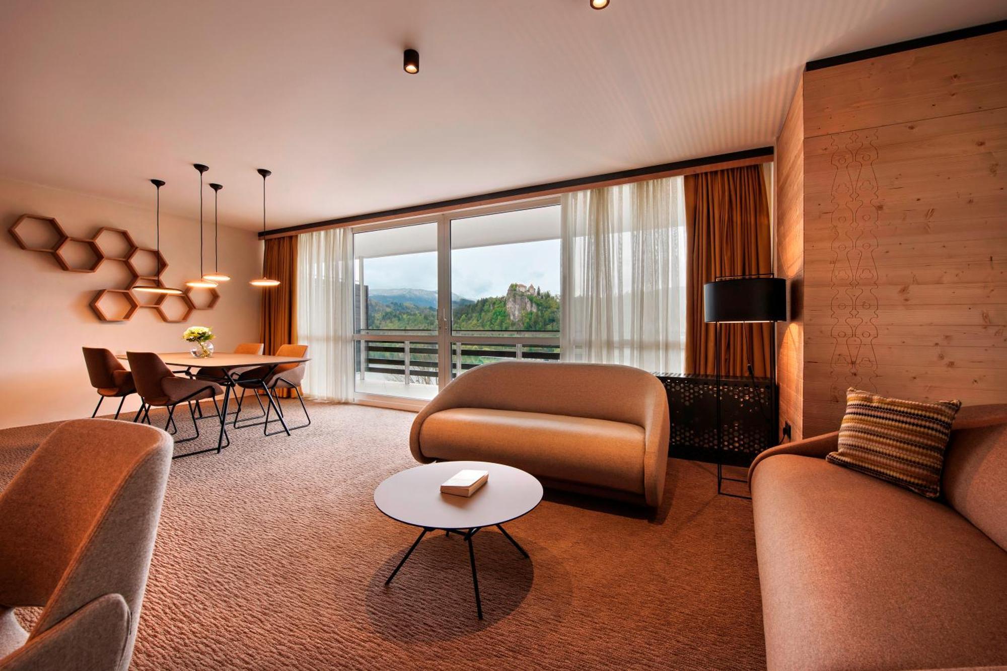 Premium Suite Lake View
