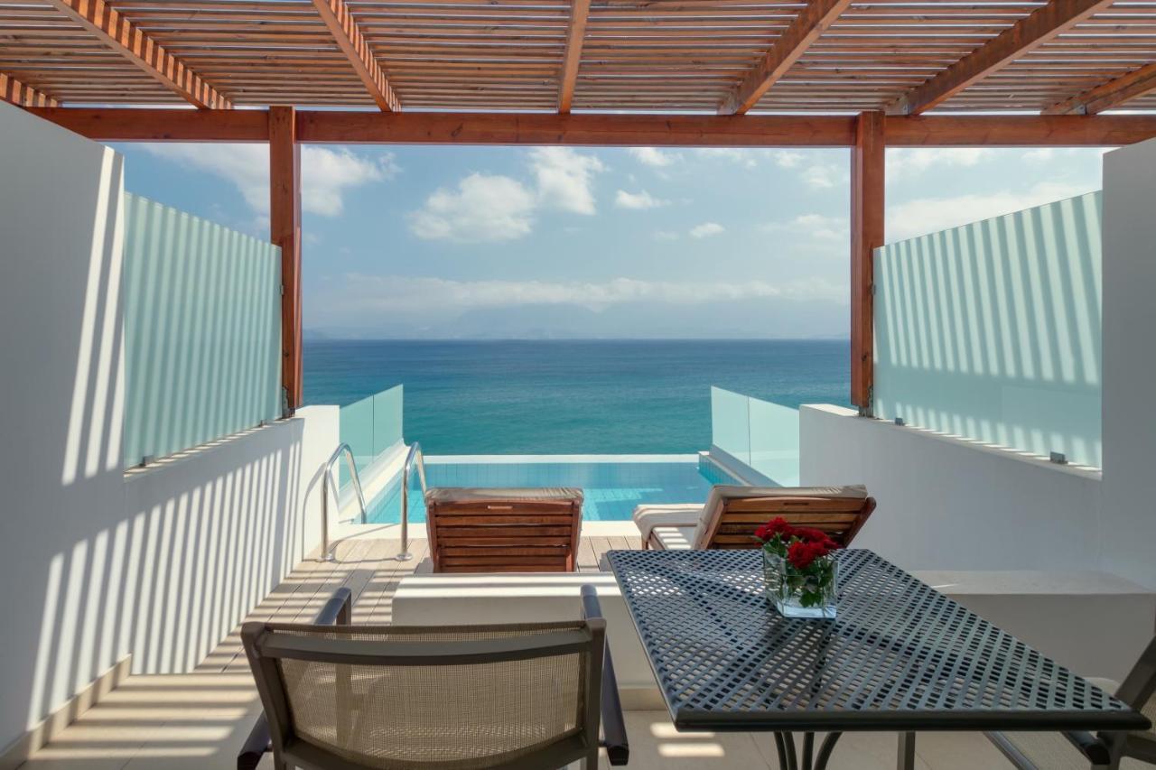 Frontal Deluxe Room Sea View & Private Pool,1588083646:JPEG