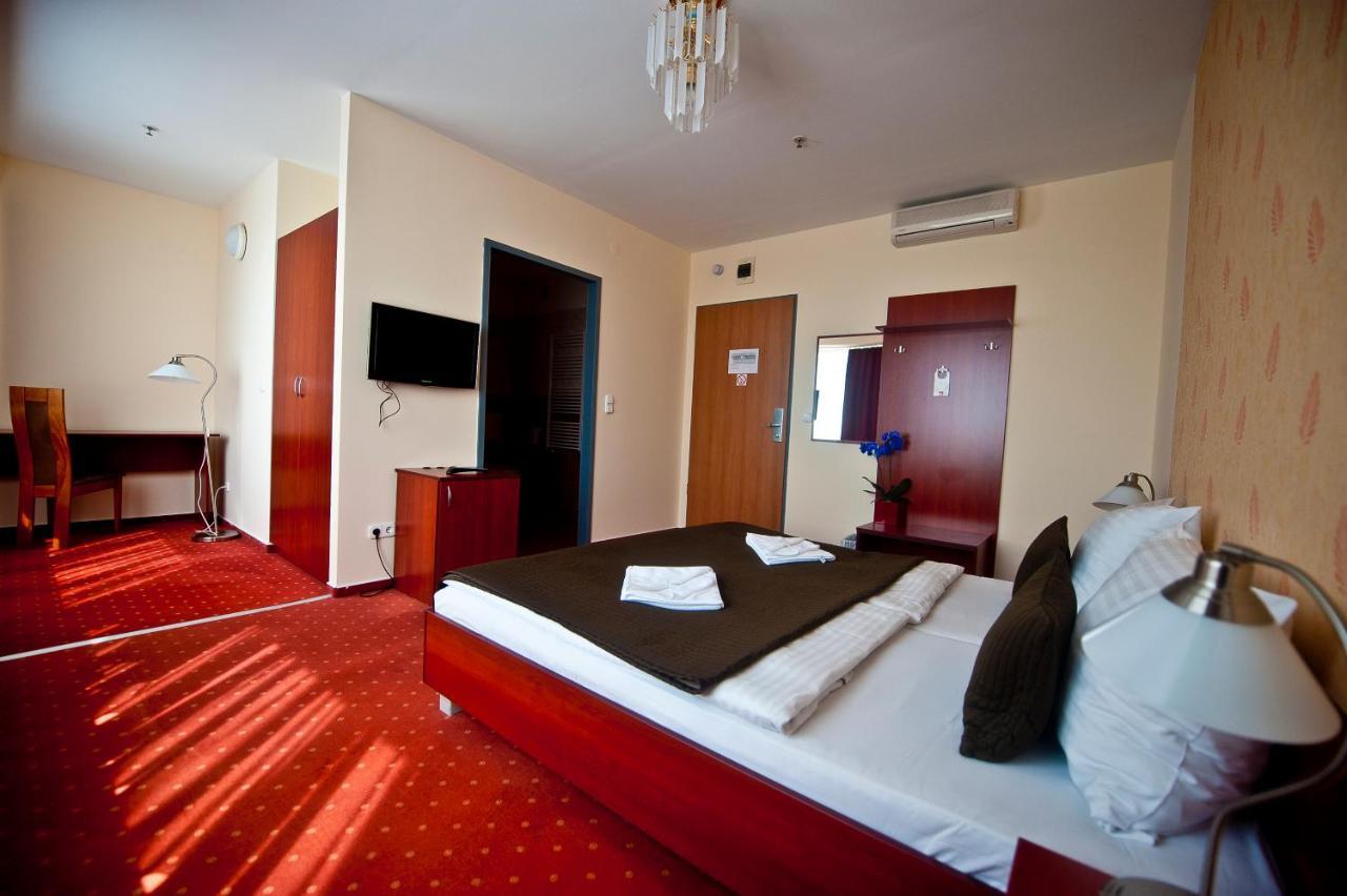 Superior Queen Room,1614785219:JPEG