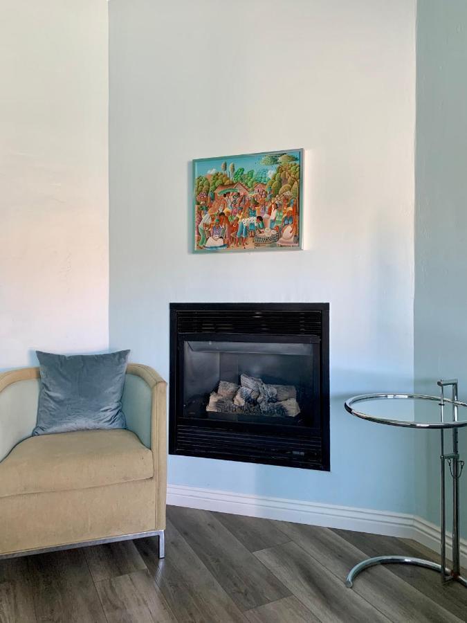 Superior King Room Fireplace,1181826451:JPEG