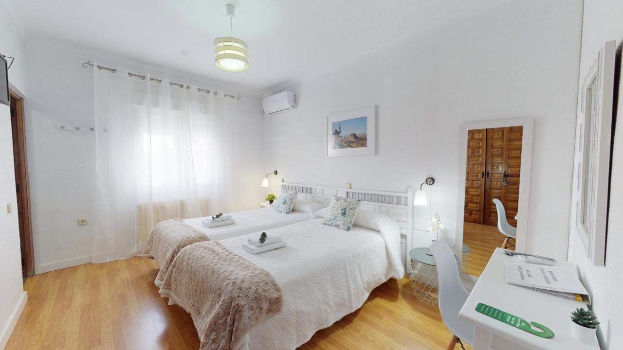 Twin Room,1348497710:JPEG