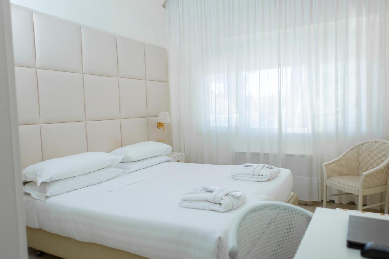 Deluxe Double Room with Sea View,1237857070:JPEG