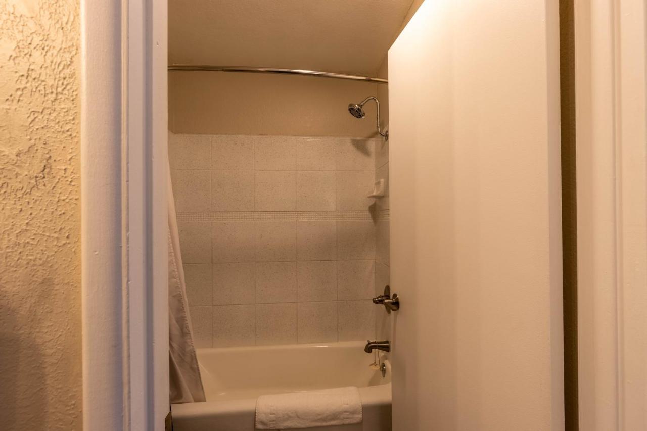 Standard Queen Room,1238536774:JPEG