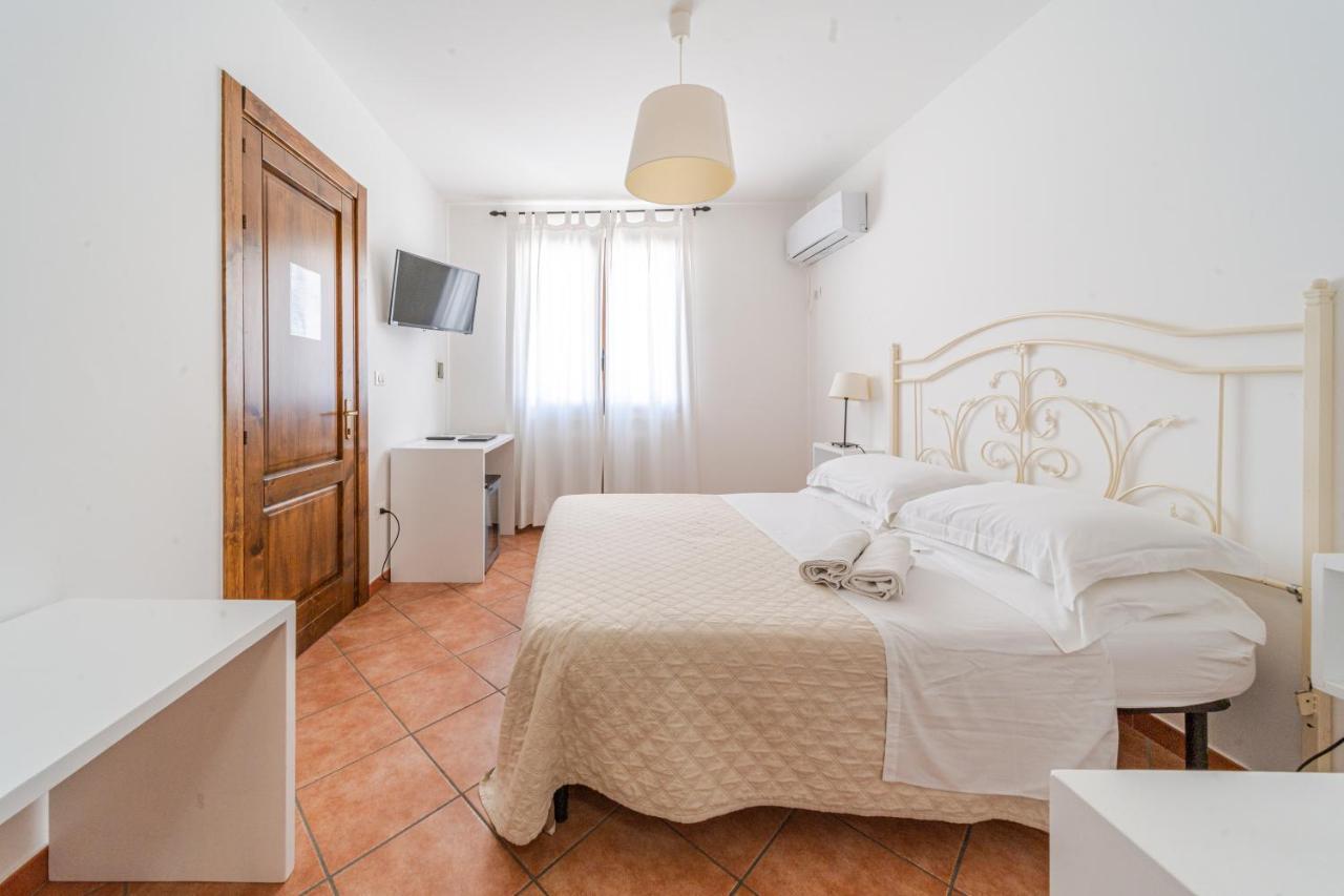 Standard Double Room,1356100160:JPEG