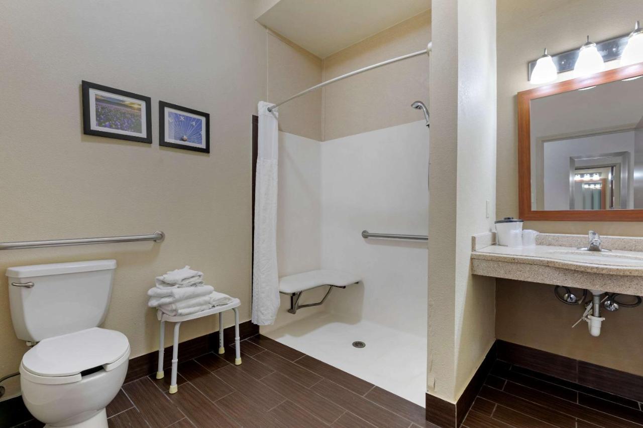 King Suite Accessible or Non-Smoking