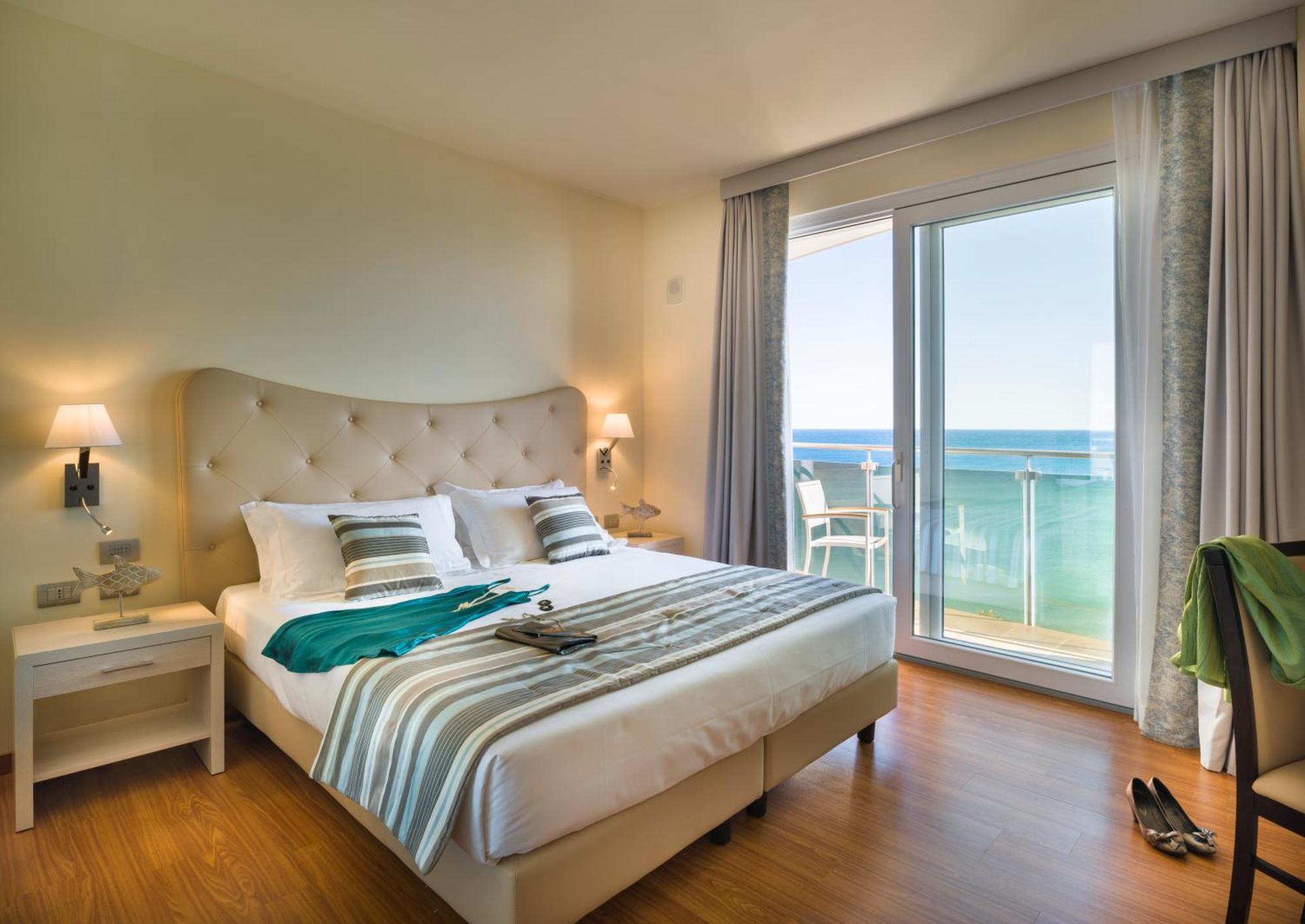 Double or Twin Room with Sea View,1239943366:JPEG