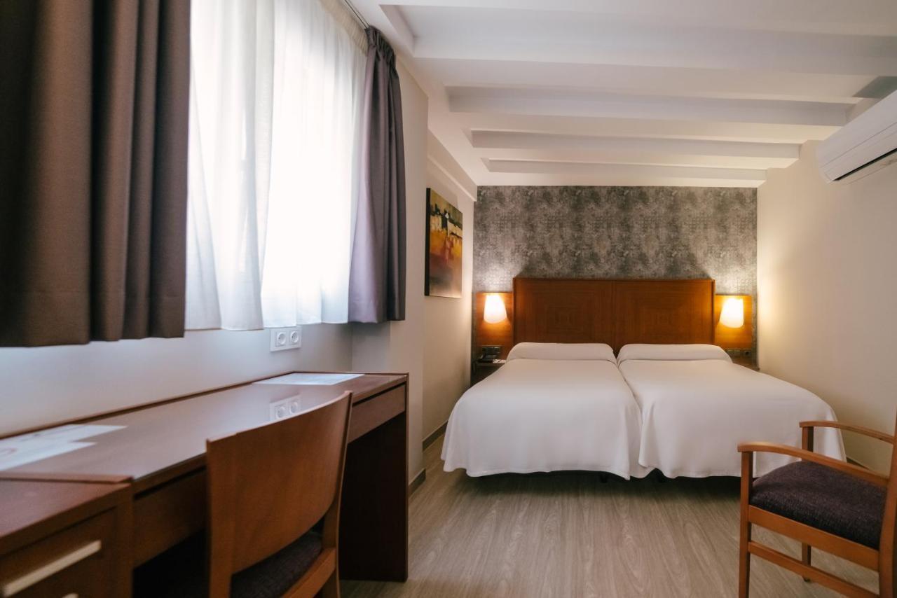 Twin Room,1240329727:JPEG