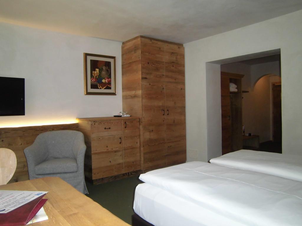 Suite,124274661:JPEG