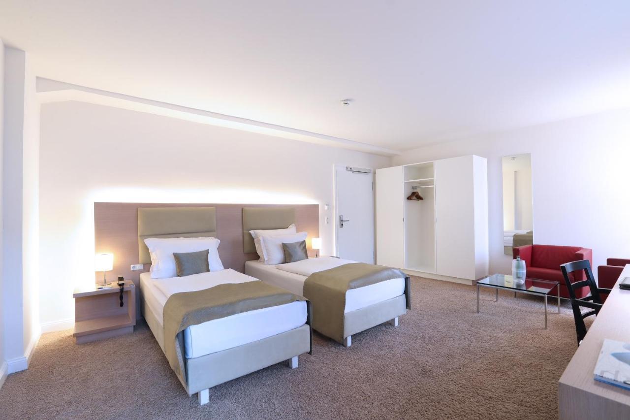 Double Room,1245207469:JPEG