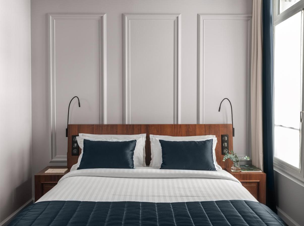 Alcove Room One Queen Bed,1247968120:JPEG