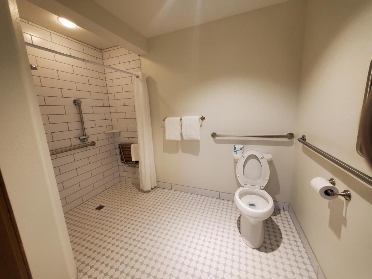 Queen Room - Disability Access