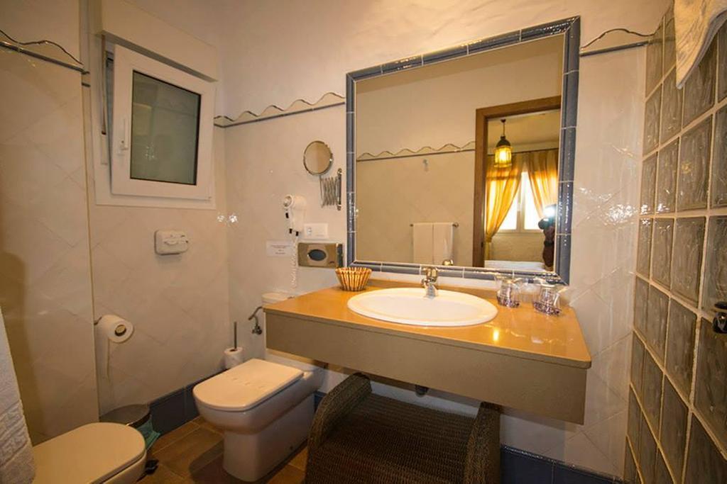 Single Room,124459599:JPEG