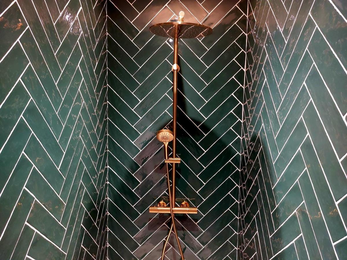 Deluxe Suite Spa Bath