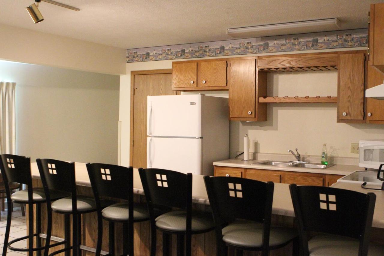 Deluxe Three-Bedroom Apartment