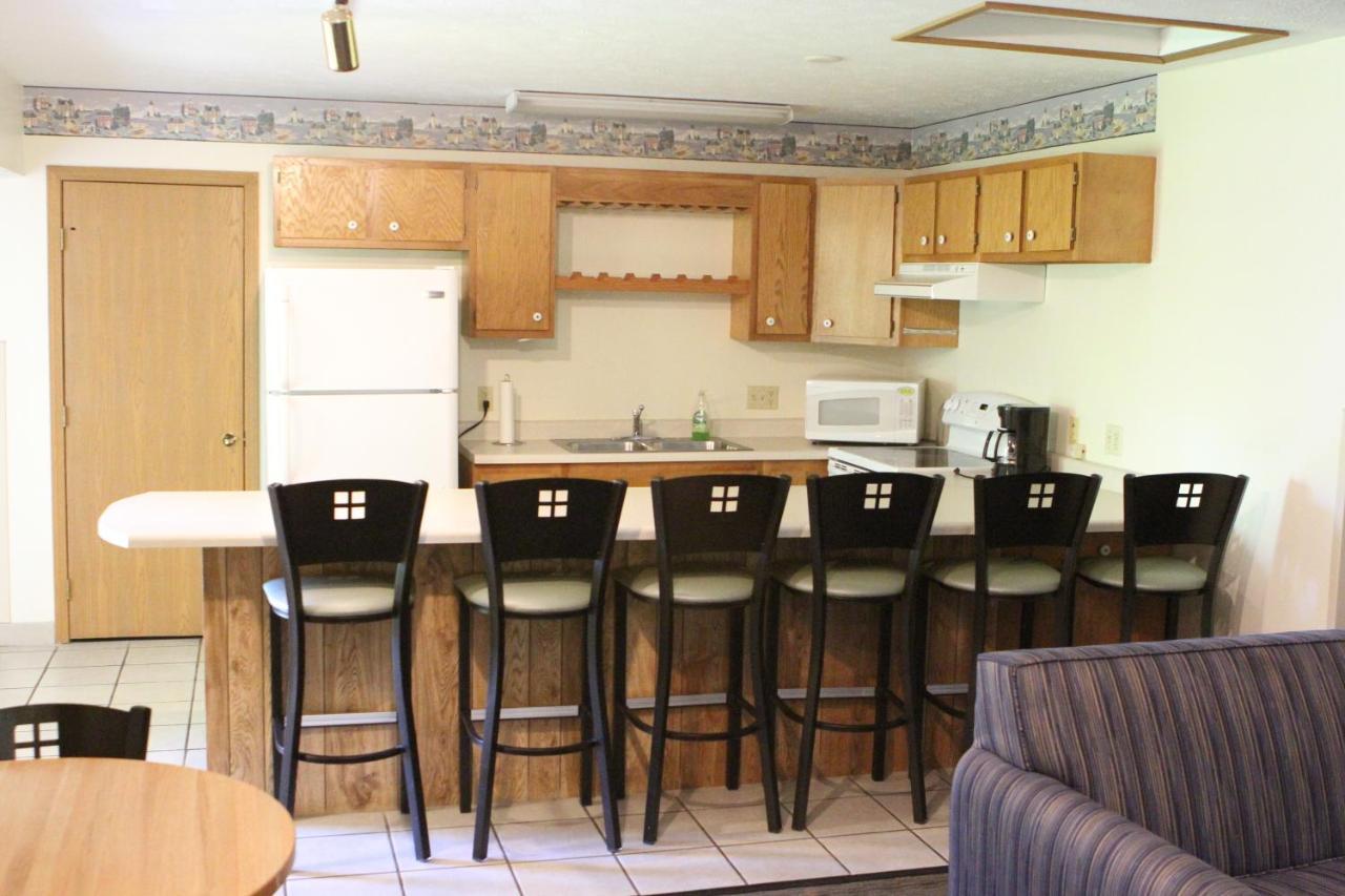 Deluxe Three-Bedroom Apartment