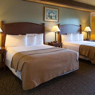 2 Queen Beds River View Balcony Pet Friendly