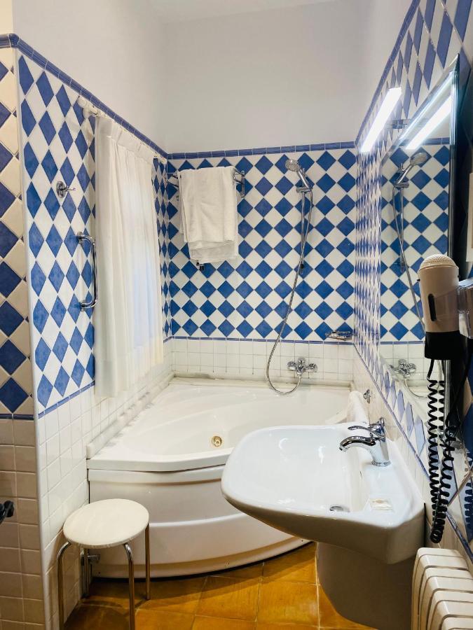 Basic Double Room,1244618824:JPEG