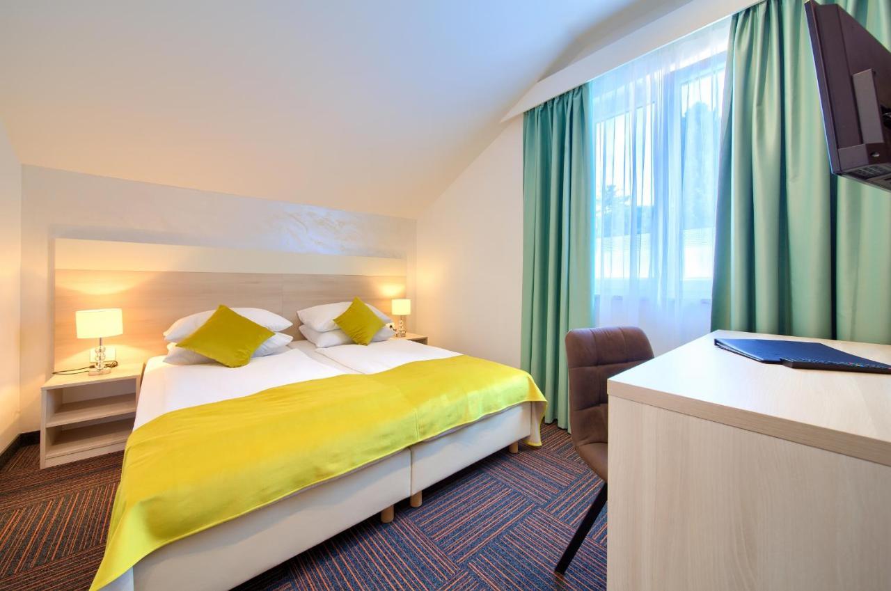 Economy Double Room,1398395417:JPEG