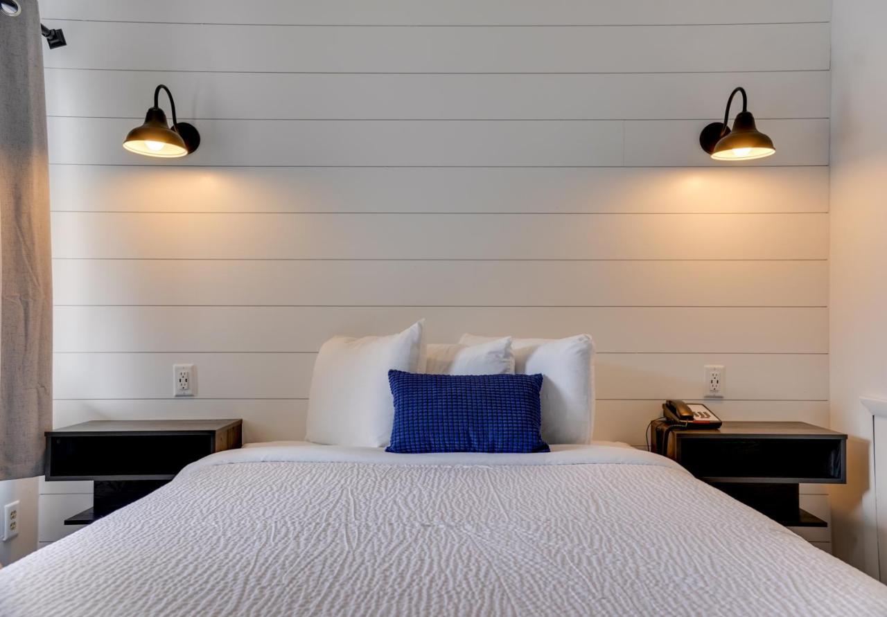 Standard Queen Room