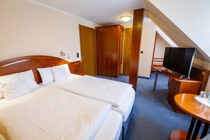 Double Room not refurbished,1245877030:JPEG
